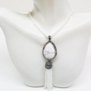 Joan Rivers Necklace White Marble Tassel Pendant Glass Beads NOS NWOT + Bag M554